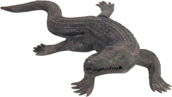 Se sabe que los caimanes y los cocodrilos hacen una comida con la iguana.