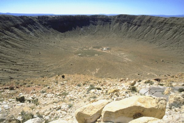 Ударни кратери могу се видети на све четири копнене планете.
