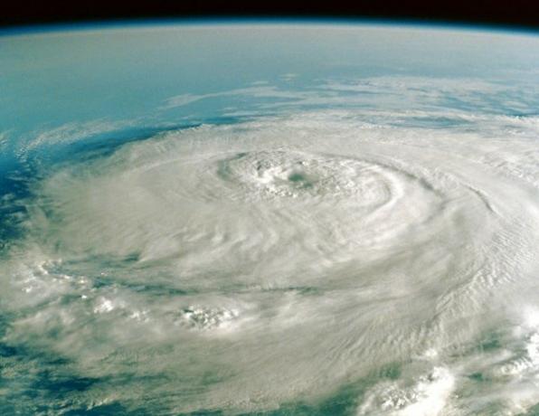 Vedere spațială a uraganului