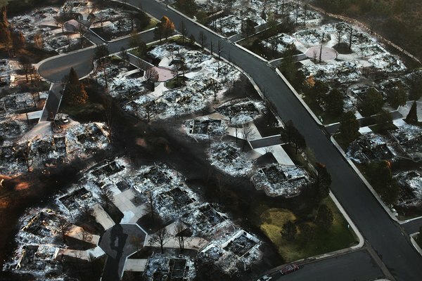 Huizen verwoest door de Waldo Canyon-brand worden gezien vanuit de lucht in een wijk op 30 juni 2012 in Colorado Springs, Colorado.