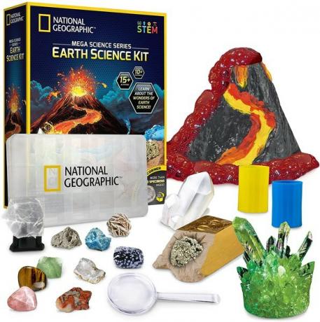 Skapa din egen vulkan och studera olika stenar med detta kit.