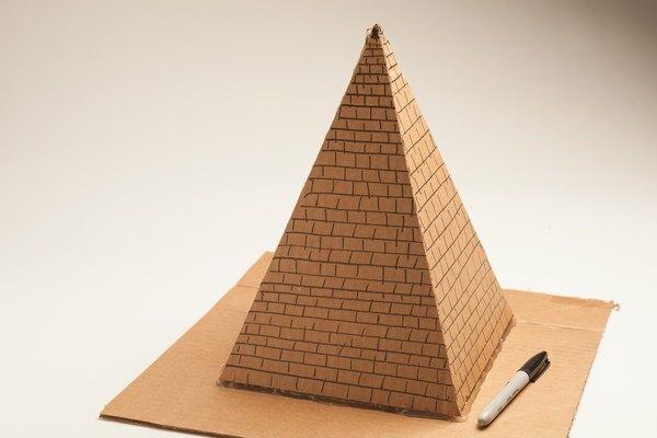 Hur man bygger en pyramid för ett skolprojekt