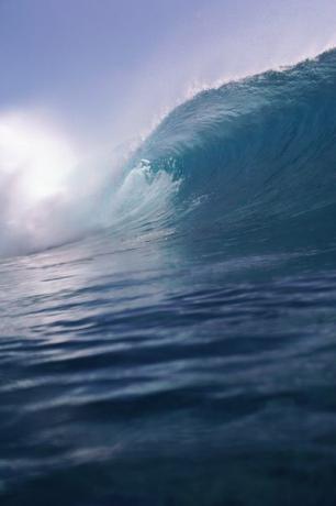 Büyük bir göktaşı okyanusla çarpışırsa tsunami ortaya çıkar.