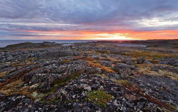 Rayas de tundra formadas alrededor de rocas