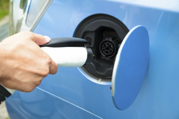 Hybridauto-Technologie kann eingesetzt werden, um fossile Brennstoffreserven zu schonen.