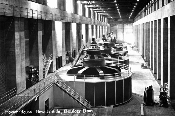 Марочне зображення турбінного залу на Боулдер-греблі, Колорадо.