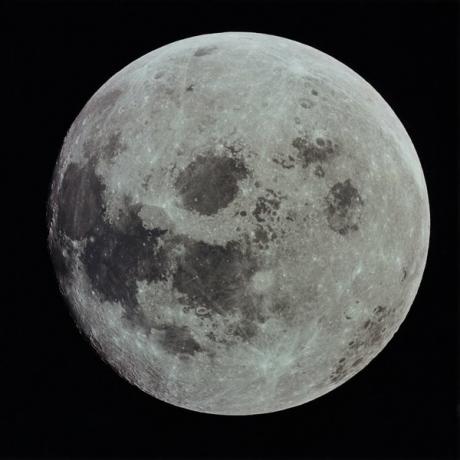 La luna llena es una de las fases de la luna.