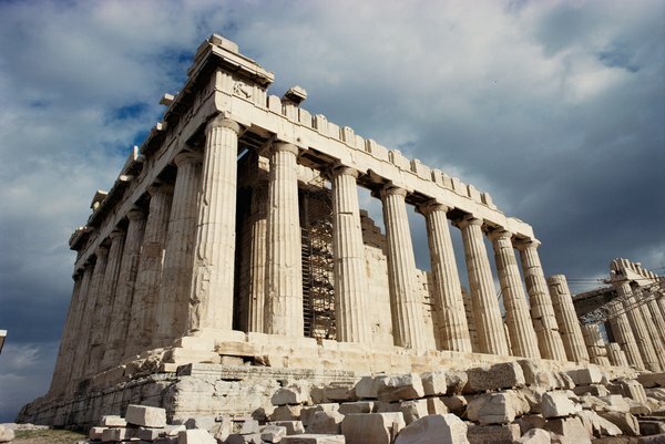 Камені для будівництва на передньому плані цієї картини Парфенона (Афіни, Греція) мають закруглені кути та краї, викликані сфероїдальним вивітрюванням.